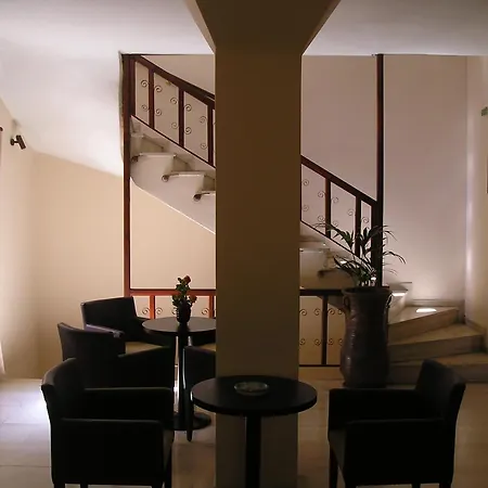 Tina ホテル ハニア